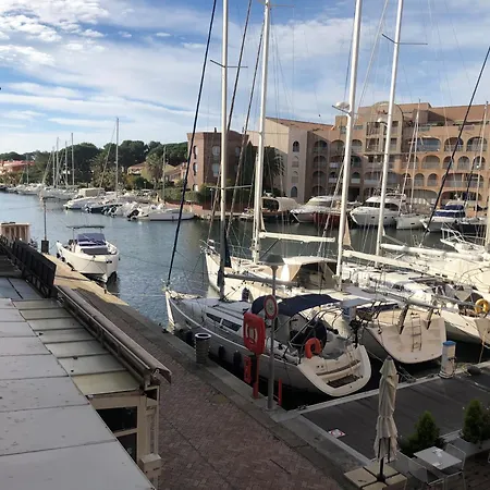 Hyetai Pour 4 Personnes Face Au Port A Appartement *