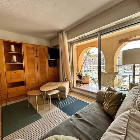 Appartement Hyetai Pour 4 Personnes Face Au Port A Hyères