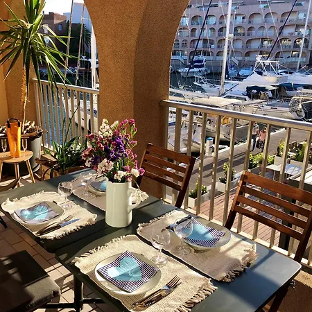 Appartement Hyetai Pour 4 Personnes Face Au Port A